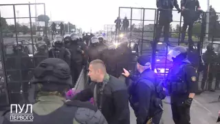 Лукашенко қоршаудан шығып, әскерилерге алғыс айтты