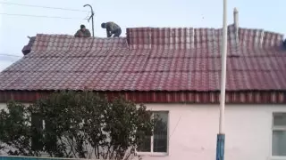 ШҚО-да қатты жел соғып, үйлердің шатыры ұшып кетті