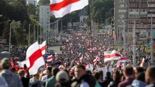 Минскіде жаппай ұстау басталды. Лукашенко резиденциясын бронетехника қоршады