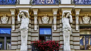 Порно жұлдыздар Кодидің тесігін жамылған беті