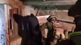 Алтын контрабандасымен айналысқан қылмыстық топтың ұсталған сәті видеоға түсірілді