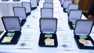 Алматыда медицина және БАҚ қызметкерлеріне, волонтерлер мен қоғам өкілдеріне "Халық алғысы" медалі тапсырылды