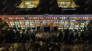 Бішкектегі митинг: Ақ үй қиратылды - БАҚ