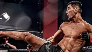 Қазақстанда туған спортшы ресейлік ММА турнирінде қарсыласын нокаутқа түсірді