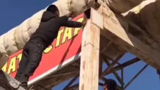 Ақтауда мысықты құтқарған ер адамның видеосы пайда болды