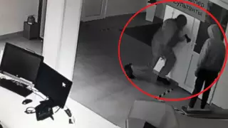 Нұр-Сұлтанда күзетші мектеп оқушысымен бірге автоорталықты тонамақ болған