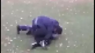 "Құлағынан ұста". Қарағандыда бірінші сынып оқушысына әкесі қарсыласын ұруға көмектескен