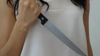 АҚШ-та қара нәсілділерді пышақтамақ болған қыз ұсталды