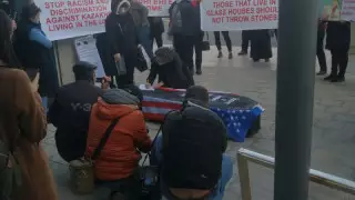 "Борат-2". Алматылықтар тағы да АҚШ-тың Бас консулдығының алдында жиналды