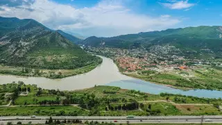 "Ханзада үшін қыршын кеткен екі ару". Грузиядағы Ақ Арагви мен Қара Арагви өзендерінің тоғысы