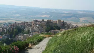 Сицилияда үйлер бір еуроға сатылып жатыр