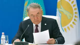Назарбаев Nur Otan партиясының кезектен тыс съезін өткізу туралы қаулыға қол қойды