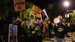 АҚШ-та сайлау қорытындысын күткен тұрғындар наразылық білдіріп жатыр