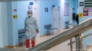 "70 күн жұқпалы болған". Дәрігерлер COVID-19 анықталған әйелдің жағдайын айтты