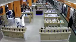 Павлодарда техника дүкеніне жасалған шабуылдың видеосы тарады