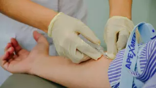 Ресейлік екпені салдырған дәрігерлерден коронавирус анықталды 