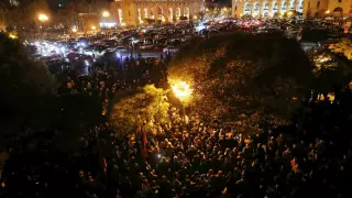 Арменияда жаппай тәртіпсіздік: жиналғандар Пашиняннан отставкаға кетуді талап етті