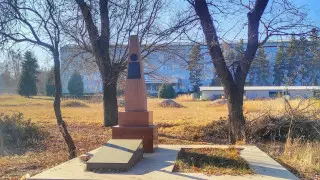 Талғарда майдангер ақынның қабірі орнатылған жер сатылып кеткен