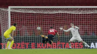 Қазақстан құрамасының футболшысы Ұлттар лигасындағы матчта алаң ортасынан гол салды