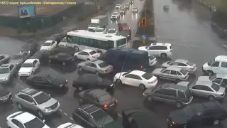 Кептелісті реттеген шымкенттік полицейдің видеосы тарады