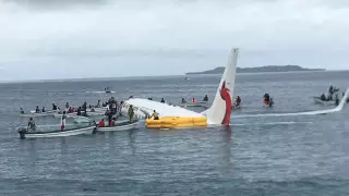 Ұшақ суға құлаған сәтте жолаушылардың қалай аман қалу жолдары айтылды