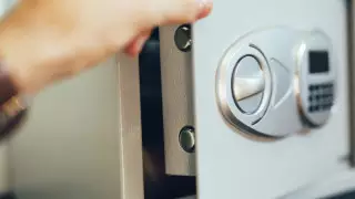 Павлодарда белгісіз біреулер сейфтен 10 миллион теңге ұрлап кеткен