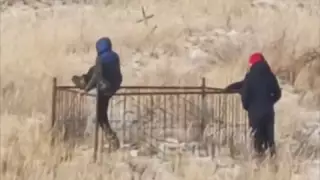 Белгісіз біреулер Қостанайдағы зираттың қоршауын қиратпақ болды