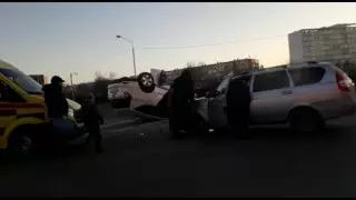 Ақтауда жол бойында аударылып кеткен көліктің видеосы тарады