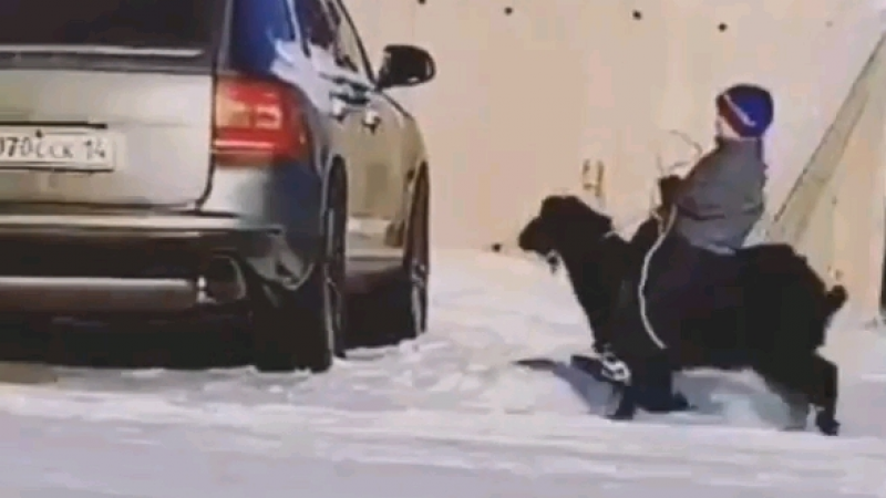 Ешкі мінген балалар. Видеодан скриншот