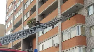 Балкон арқылы шығаруға тура келді: Ақтөбеде көпқабатты үйден өрт шықты