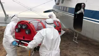 COVID-19 жұқтырған жүкті әйел ұшақпен шалғай ауданнан Оралға жеткізілді