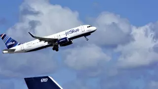 Стюардесса әуе кептелістерінің пайда болу себебін айтты