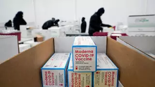 АҚШ-та жұмысшы вакцинаның 500 дозасын қасақана бүлдірген