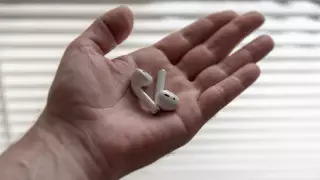 Сымсыз құлаққаптардың зияны аталды