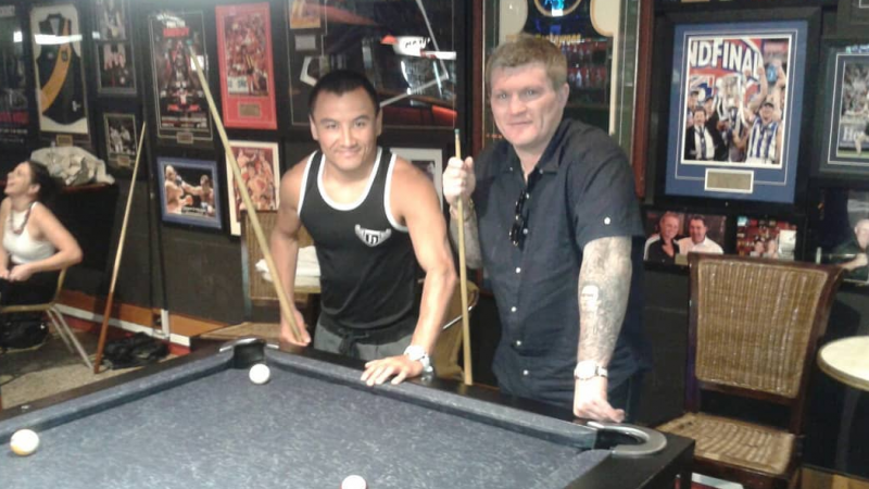 Жанат Жақиянов өзінің жаттықтырушысы Рикки Хаттонмен. © instagram/zhakiyanov_zhanat