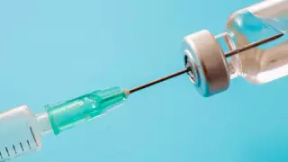 Вакцинация арқылы қазақстандықтарды чиптейді. Желіде тағы бір фейк хабарлама тарады