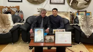 Полиция Туризм академиясы президентінің қар барысының терісімен түскен суретін тексеріп жатыр