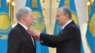 Тоқаев ресейлік елшіні марапаттады