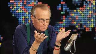 Аты аңызға айналған тележүргізуші Ларри Кинг қайтыс болды