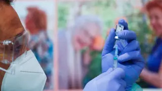 Алматыда дәрігерлер мен мұғалімдерді вакцинациялау қалай жүзеге асады?