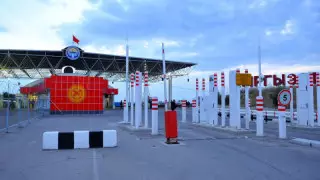 Қырғызстанда делдалдар жолаушыларды Қазақстанға өткізу үшін ақы сұраған