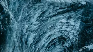 "Өз көзіме өзім сенбедім". Алматылық саяхатшы мұздықтың керемет сұлулығын суретке түсірді