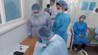 "Хабарласу мүмкін емес". БҚО әкімі өңірдегі медицина мекемелерінің жұмысын сынға алды