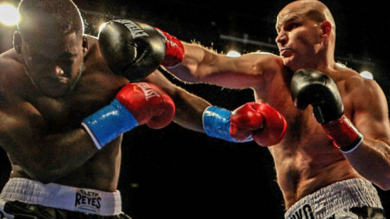 Иван Дычко (оң жақта). Фото: The Heavyweight Factory©