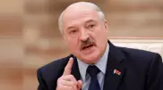 "Америкалықтар аңдиды". Лукашенко смартфоннан бас тартуға шақырды