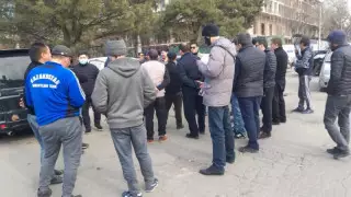 Бішкекте такси жүргізушілері "Яндекс.Таксиге" қарсы митингіге шықты