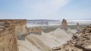 Бозжыра шатқалына туристер түйе мен жылқы арқылы жете алады