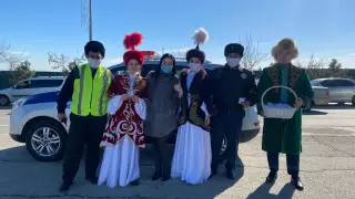 Алғыс айту күнінде Шымкентте құрт таратылды