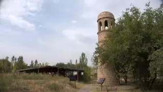 Дәмді палау, мәуелі бақтар және ежелгі базар. Исфиджаб туристерді несімен қызықтырады