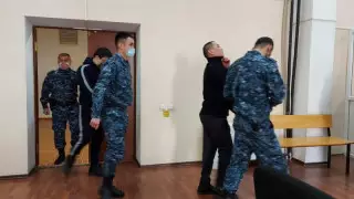 Оралда айырбастау пункті басшысының 45 миллион теңгесін ұрлағандар соты өтіп жатыр